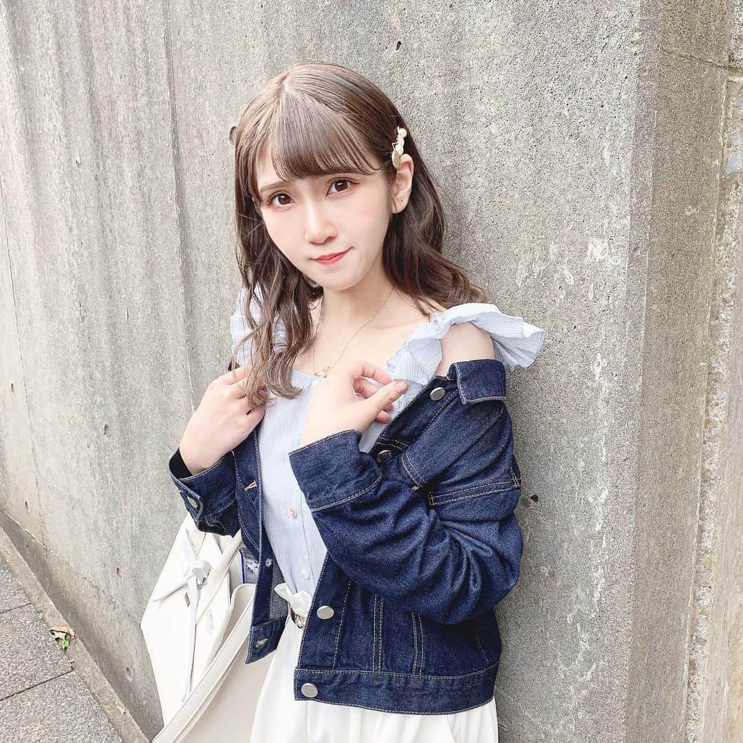 五十嵐茉優さんのインスタグラム写真 - (五十嵐茉優Instagram)「ㅤ ㅤ ママとお出かけした日🌱 ㅤ tops  @__luluem  jacket  @jillbyjillstuart_official  bag  @lerevevaniller  pants  @miia_official  ㅤ 中に着てる水色のトップスが すごく可愛くてお気に入り〜😌💗 ㅤ #きょコ #いつコ #ootd #outfit #cordinate #ray公認インフルエンサー #larmedolls #韓国ファッション #プチプラコーデ #プチプラファッション #ジルバイジルスチュアート #jillbyjillstuart #lerevevaniller #miia #ミーア」5月11日 19時12分 - mau08us