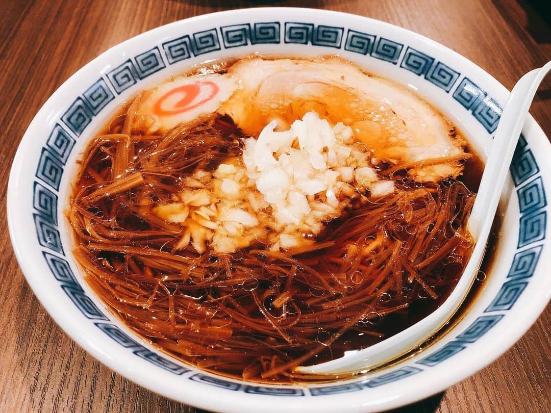 まふまふのインスタグラム：「最強のラーメン（味幸  新宿御苑店） #ラーメン #醤油ラーメン #まふまふ」