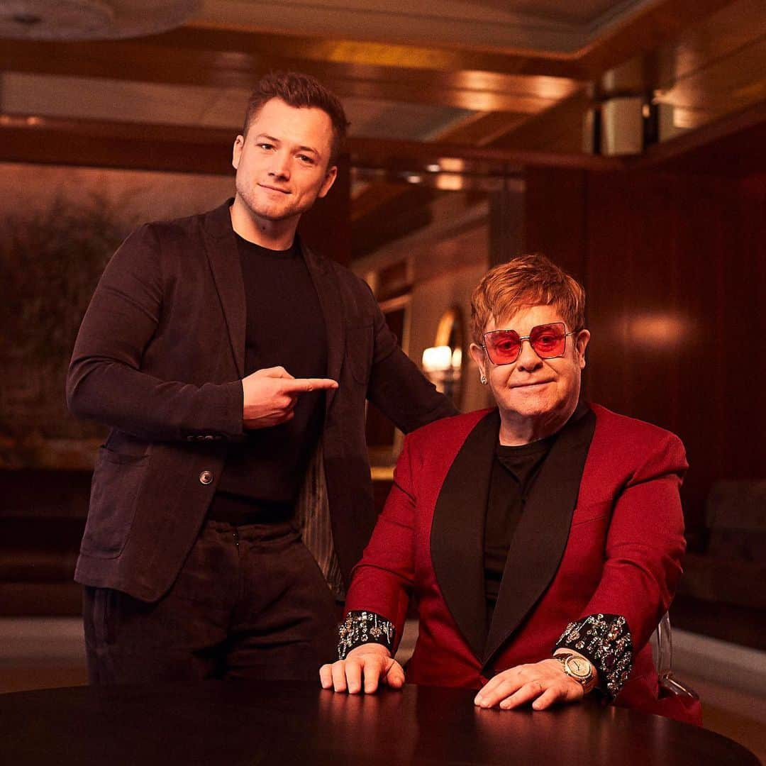 エルトン・ジョンさんのインスタグラム写真 - (エルトン・ジョンInstagram)「I'm excited to see #Rocketman 🚀 and today, I'm chatting with @Taron.Egerton who plays me in the movie on my #RocketHour! Listen on @beats1official now: apple.co/eltonlive」5月12日 0時57分 - eltonjohn