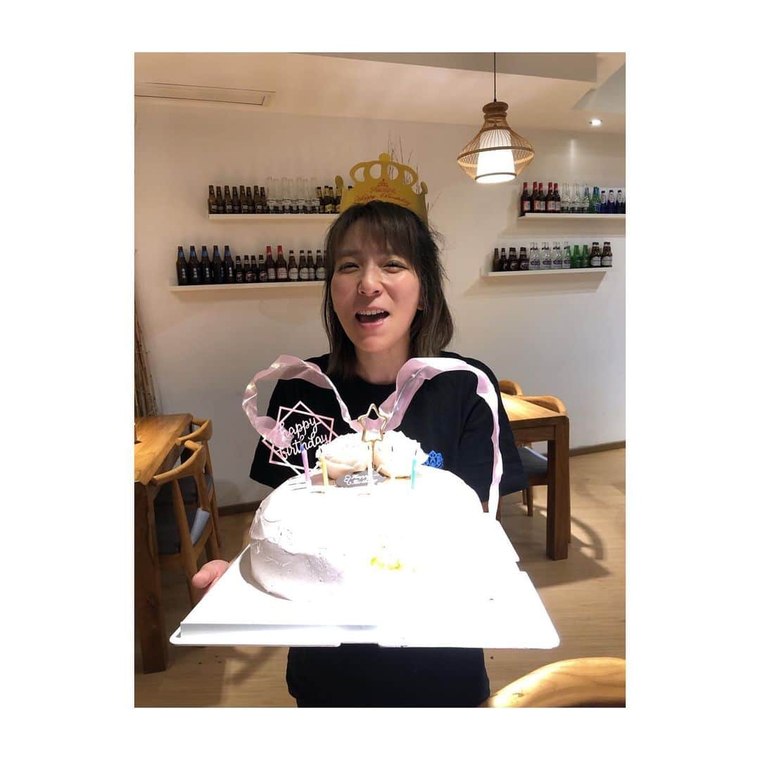 tokuさんのインスタグラム写真 - (tokuInstagram)「いつもお世話になってるヘアメイクの吉田さんの早めのお誕生日お祝い🎉 #birthday」5月12日 0時52分 - toku_grnd