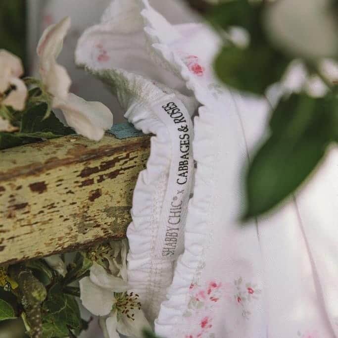 キャベジズ&ローゼズのインスタグラム：「Organic & gentle. Our collaboration with @officialshabbychic @rachelashwell and beautiful photo by @just_belle 🌸  #organic #organicfashion #organiccotton #shabbychic #shabbyfashion #cabbagesandroseslifestyle #cabbagesandrosesfashion #cabbagesandroses #livinglifebeautifully #slowfashion @christina_strutt @cabbagesandroses_shop @thecountrybrocante」