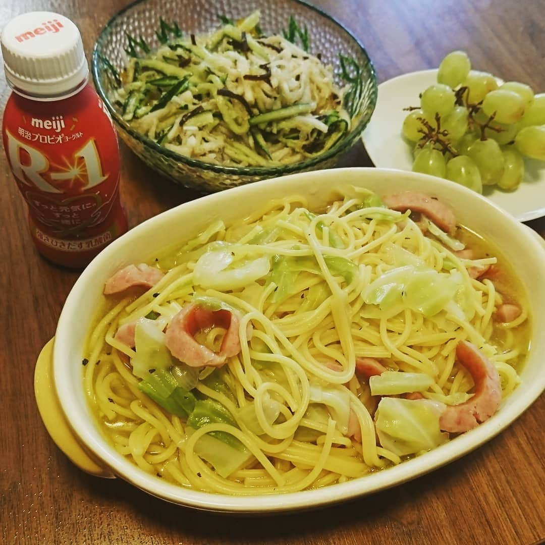 西山茉希さんのインスタグラム写真 - (西山茉希Instagram)「#休日食堂 #ランチセット  煮込みパスタを主役に。 R-1添え。  #R-1 #西山食堂」5月11日 19時27分 - maki.nshiyama50