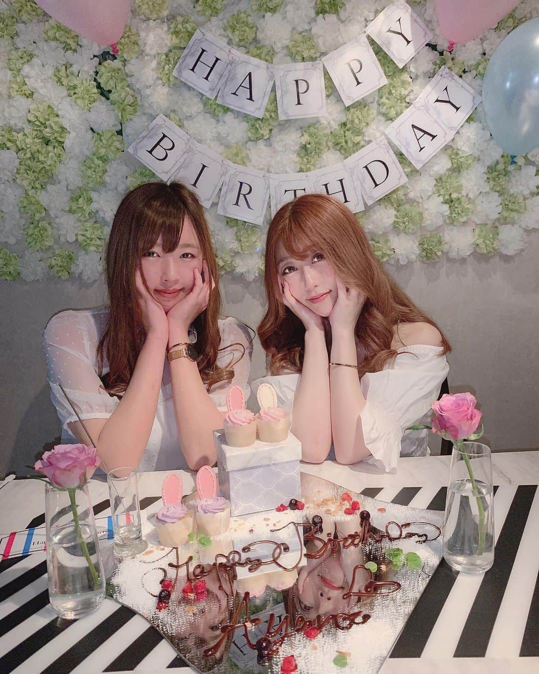 のインスタグラム：「.*⑅︎୨୧┈︎┈︎┈︎┈︎┈︎┈︎┈┈︎┈︎┈︎┈︎┈︎୨୧⑅︎* .  あやのhappy birthday✼ 東京・表参道【Ginger garden Aoyama】 ㅤㅤ 装飾も可愛いしご飯も美味しいしケーキの量もちょうどいいしビール美味しいし素敵なお店でお誕生日できました💗 .*⑅︎୨୧┈︎┈︎┈︎┈︎┈︎┈︎┈┈︎┈︎┈︎┈︎┈︎୨୧⑅︎* .  #誕生日#バースデーディナー#バースデープレート#誕生日プレート#女子会#女子会ディナー#女子会パーティー#お洒落カフェ#女子会プラン#誕生日ケーキ#アフターヌーンティー #誕生日サプライズ#インスタ映えスイーツ#フォトジェニックスイーツ#まありんカフェ巡り#映えスポット#フォトスポット#tokyocafe#青山カフェ#表参道カフェ#omotesandocafe#aoyamacafe」