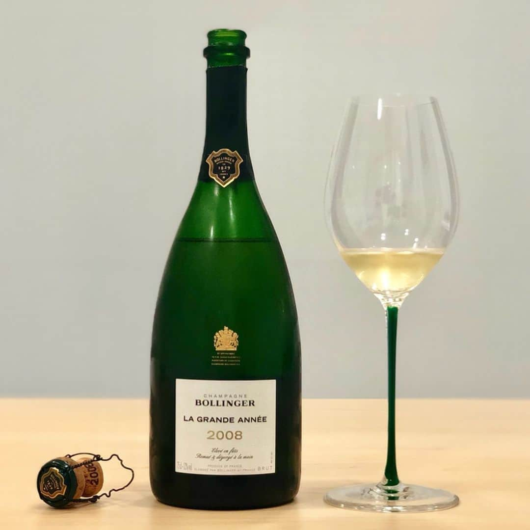 エンリケ・ソラ・クレメンテさんのインスタグラム写真 - (エンリケ・ソラ・クレメンテInstagram)「LA GRANDE ANNÉE 2008, BOLLINGER 🍾. A wonderful aromatic depth. What do you drink today? • • • • • #bollinger #lagrandeannee #lagrandeannee2008 #bollingerchampagne #pinotnoir #chardonnay #vino #vin #vinho #вино #ワイン #紅酒 #wein #champagne #winelover #wineinfluencer #winetime #foodporn #food #riedel #riedelglass #winecellar #wineporn #instawine #winetasting #sommelier #foodandwine」5月11日 19時30分 - kike_sola