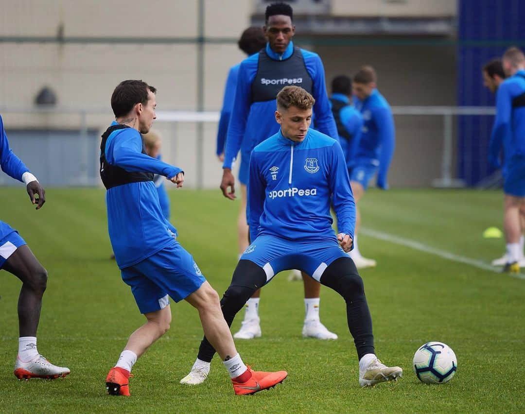 エヴァートンFCさんのインスタグラム写真 - (エヴァートンFCInstagram)「Let’s finish with a 💥! UTT. • • • #everton #efc #coyb #blues #toffees #efcmatchday #training #tottenham #spurs #spursnewstadium #london #premierleague #pl」5月11日 19時38分 - everton