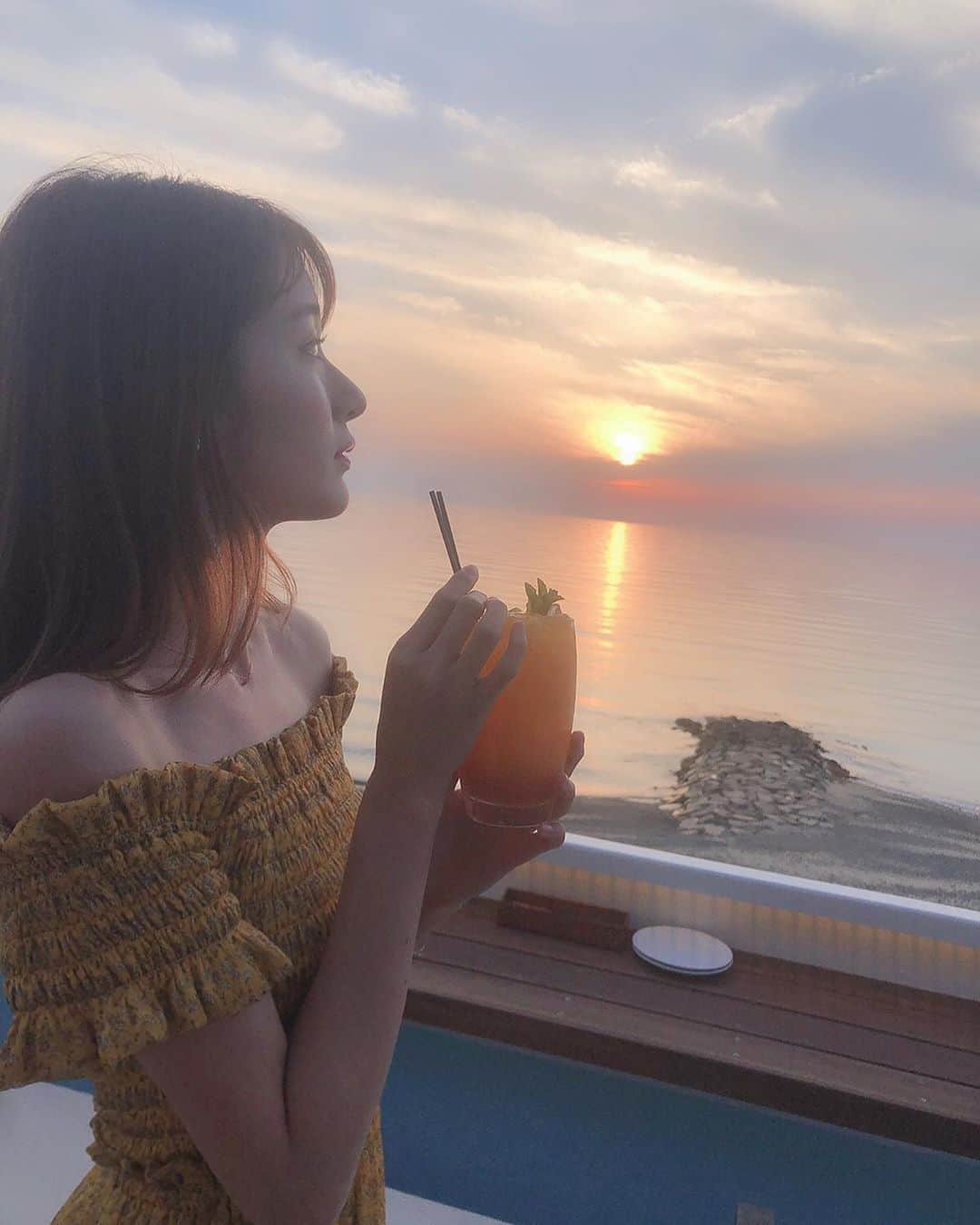 杉枝真結さんのインスタグラム写真 - (杉枝真結Instagram)「#Sunset × #TropicalJuice .🍊✨」5月11日 19時41分 - mayusugieda_official