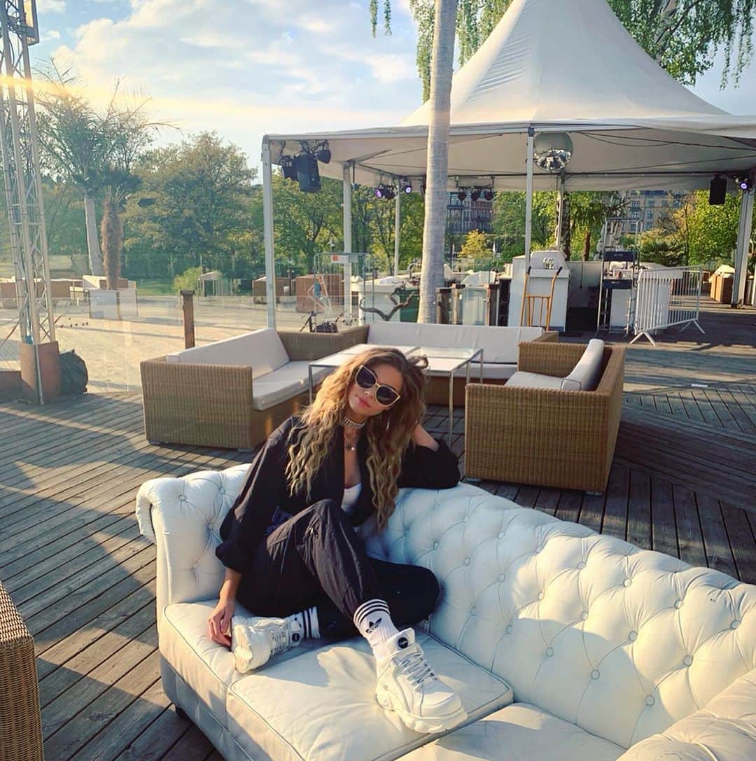 Keelaのインスタグラム：「Vilken jäkla drömdag det här kommer bli 🥳🙌🏻」