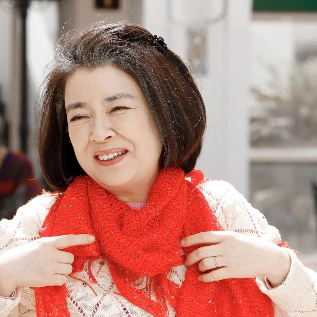 岸本加世子のインスタグラム：「明日5/12(日)と１９日(日)の22時〜NHK BSプレミアム「おしい刑事」に出演します。白髪を入れて、老人ハウスのアイドル的な存在のおばちゃん役です。３話で衝撃の結末が！また風間俊介さんと一緒で嬉しいかったです。  #おしい刑事 #NHK #BSプレミアム #第2話 #3話」