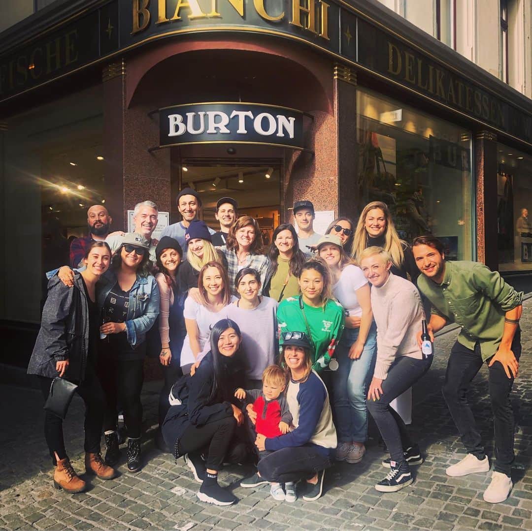藤森由香のインスタグラム：「Burton round tables 2019 #zurich #burtongirls @burton @burtonsnowboards」