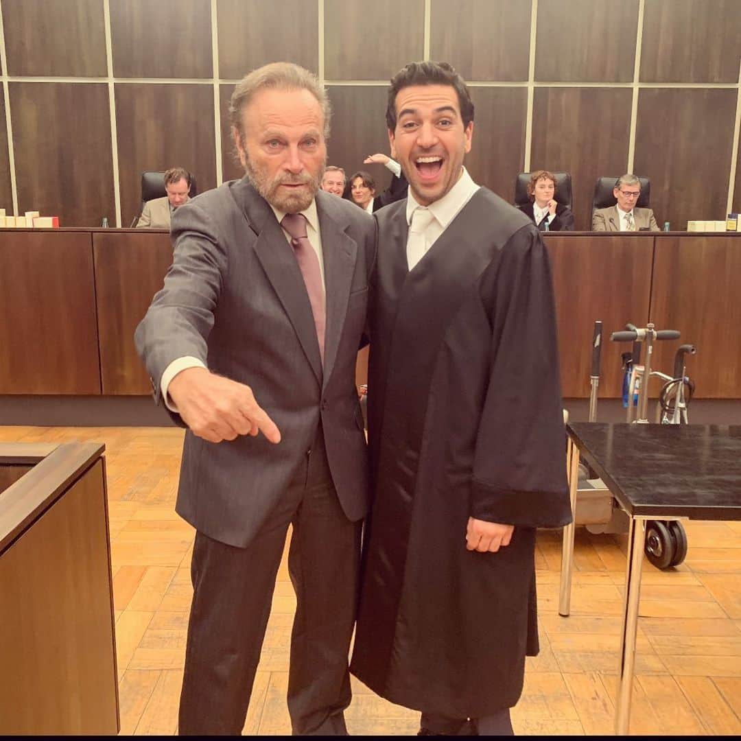 エリヤス・エンバレクのインスタグラム：「Wer hat uns schon im Kino gesehen? #derfallcollini」