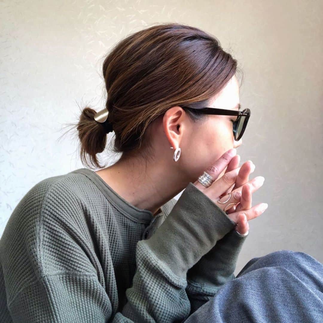 のインスタグラム：「@eveimportstore のサークルピアス♡ . . . . プチプラですごく可愛い🥺 . . . . tops#madeinstandard @rooptokyo  pants#uniqlo @uniqlo  sandal#drmartens @drmartensofficial . . . . . #fashion #outfit #code #ootd #pr #ワッフル #ユニクロ #ユニジョ #シルバーアクセサリー #シルバーピアス #ワイドパンツ #サンダル #ママコーデ #バックパック #wear更新」