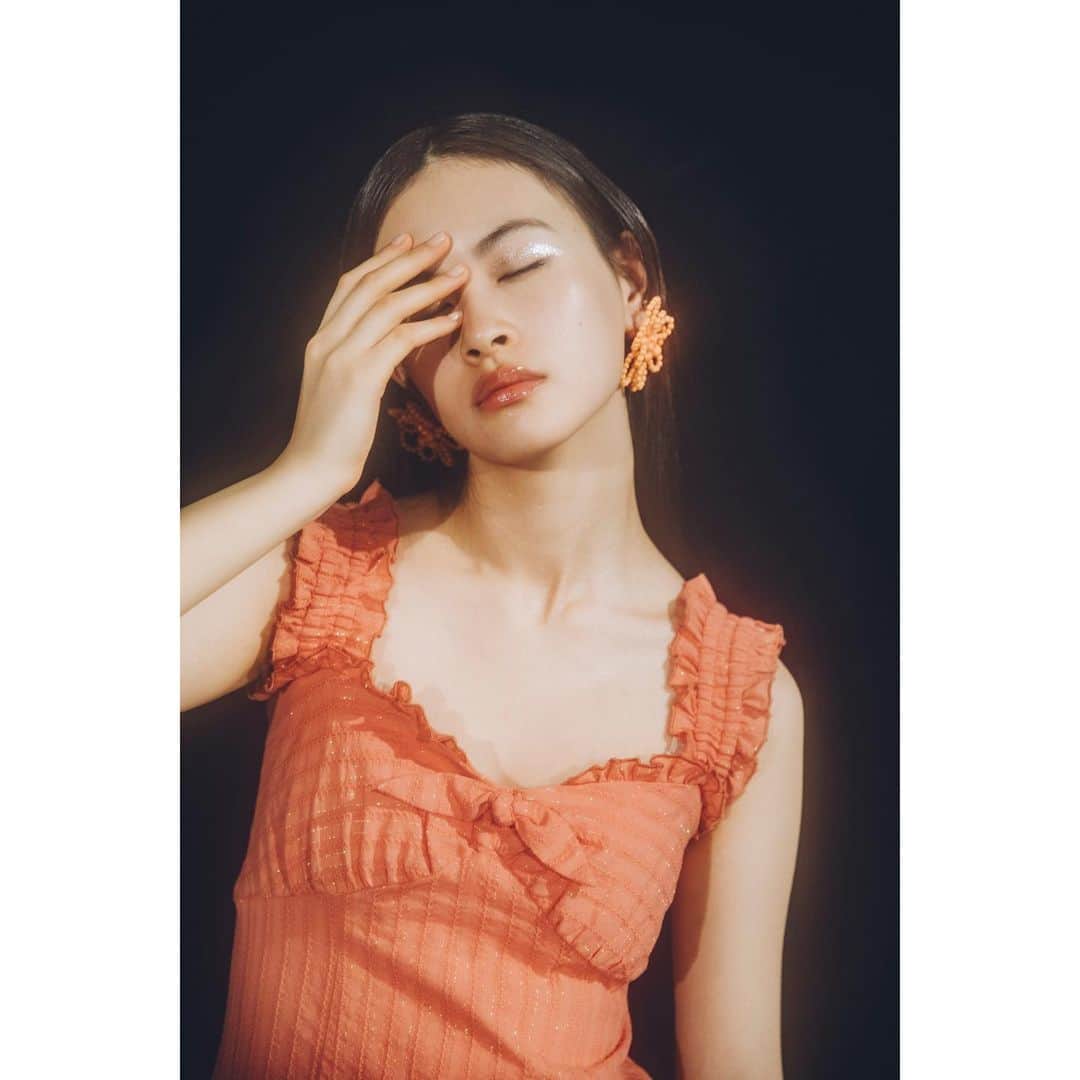 Lily Brownさんのインスタグラム写真 - (Lily BrownInstagram)「- coral orange -﻿﻿﻿﻿﻿﻿﻿﻿﻿﻿﻿﻿﻿ ﻿ #lilybrown #リリーブラウン﻿ #summer #summercollection﻿﻿ ﻿﻿ #vintage #vintagefuture ﻿#店頭入荷中」5月11日 20時17分 - lily_brown_official