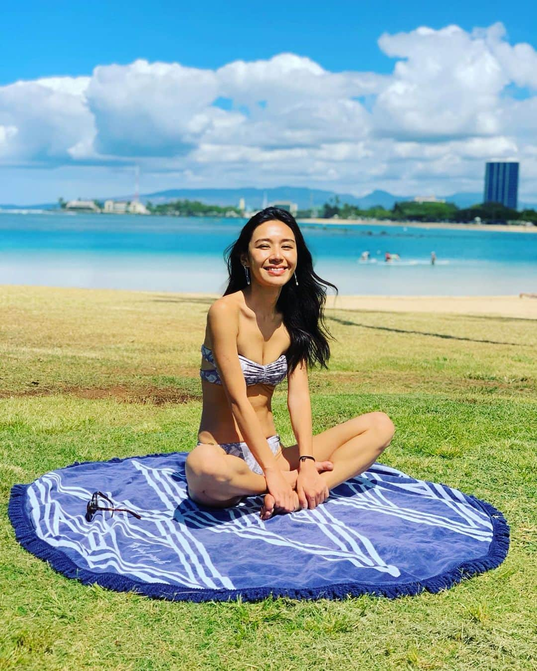 南美沙さんのインスタグラム写真 - (南美沙Instagram)「ALOHA DAYS🌺🤙. . . .  #hawaii #ハワイ #hawaiilife #ハワイライフ #ハワイ暮らし #ハワイに住む #ビーチ #アラモアナビーチ  #アラモアナビーチパーク  #eimyistoire #eimy_lifeis #水着 #水着コーデ  #👙」5月11日 20時19分 - miee.misa