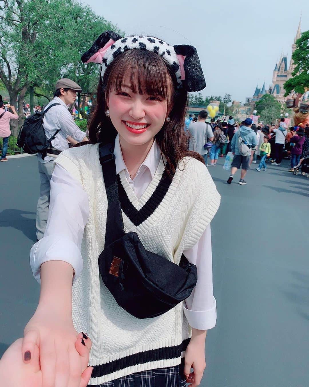 遠藤みゆさんのインスタグラム写真 - (遠藤みゆInstagram)「彼女とDisneyなうって使っていいよ❤︎ . #tdl #disneyland #disney #likelike #followme #夢の国 #101匹わんちゃん #jk #ljk #ljkの素敵な思い出 #instagood #instalike #likeforlikes #like4likes #友達 #ネイルの色 #合わせるつもり #黒が死んでて #茶色になっちゃった #笑笑 #彼女とデートなうに使っていいよ」5月11日 20時22分 - endoomiyu