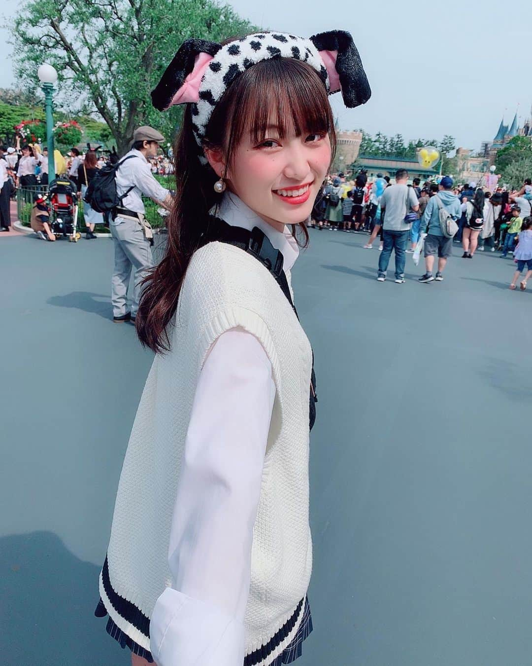 遠藤みゆさんのインスタグラム写真 - (遠藤みゆInstagram)「彼女とDisneyなうって使っていいよ❤︎ . #tdl #disneyland #disney #likelike #followme #夢の国 #101匹わんちゃん #jk #ljk #ljkの素敵な思い出 #instagood #instalike #likeforlikes #like4likes #友達 #ネイルの色 #合わせるつもり #黒が死んでて #茶色になっちゃった #笑笑 #彼女とデートなうに使っていいよ」5月11日 20時22分 - endoomiyu