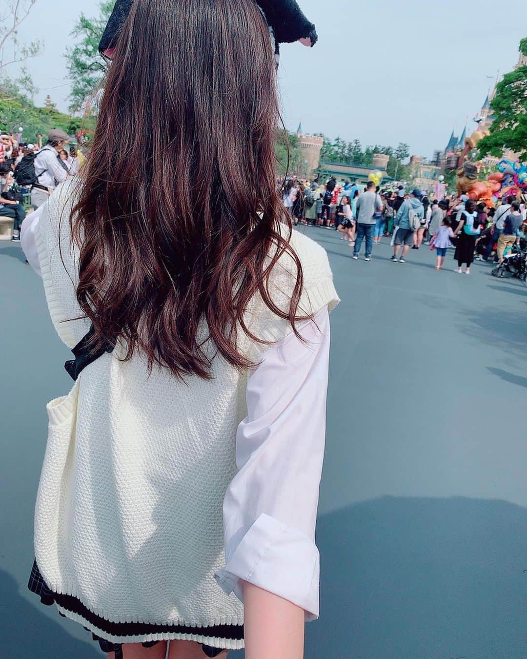 遠藤みゆさんのインスタグラム写真 - (遠藤みゆInstagram)「彼女とDisneyなうって使っていいよ❤︎ . #tdl #disneyland #disney #likelike #followme #夢の国 #101匹わんちゃん #jk #ljk #ljkの素敵な思い出 #instagood #instalike #likeforlikes #like4likes #友達 #ネイルの色 #合わせるつもり #黒が死んでて #茶色になっちゃった #笑笑 #彼女とデートなうに使っていいよ」5月11日 20時22分 - endoomiyu