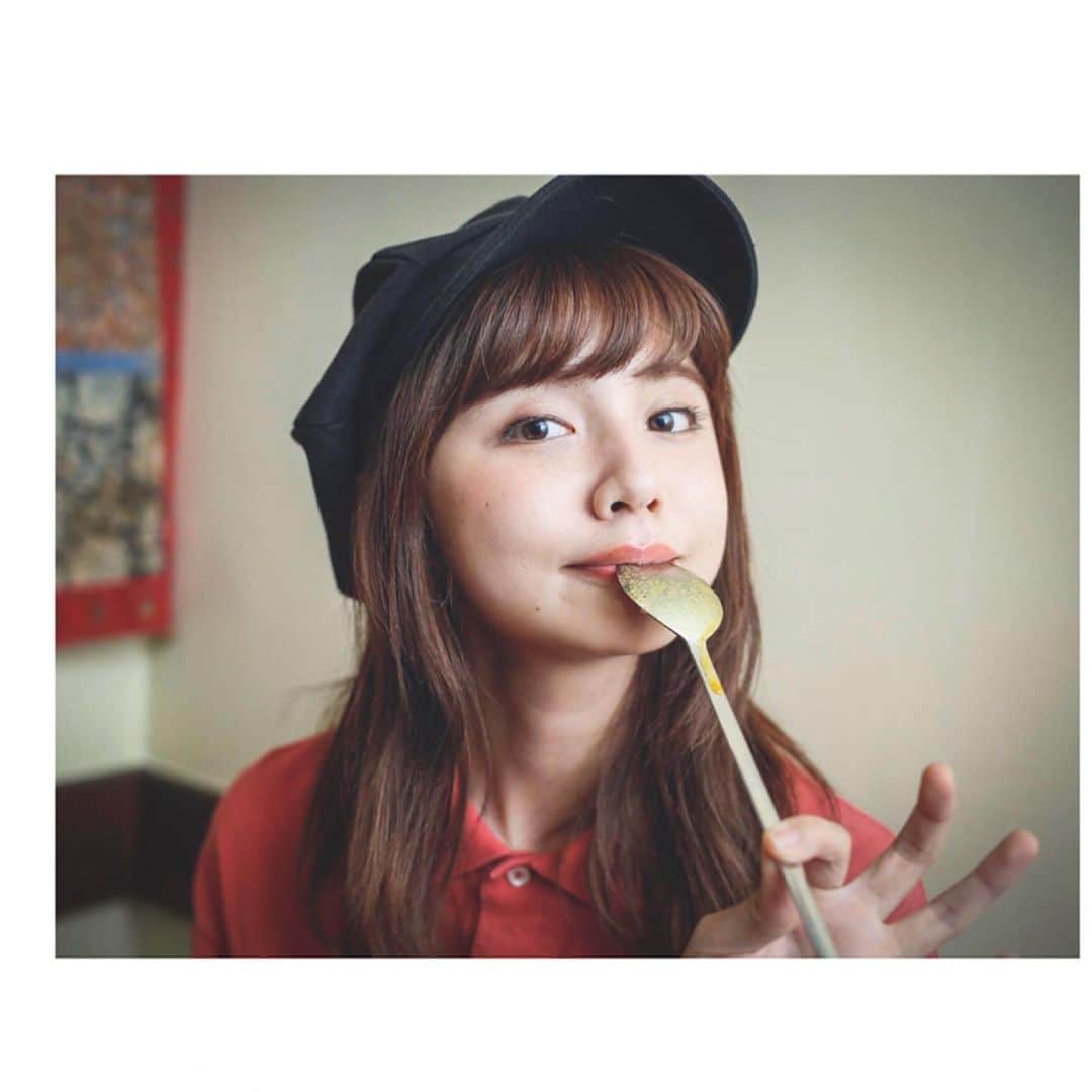 村田倫子さんのインスタグラム写真 - (村田倫子Instagram)「２年ぶりの #オリエンタルバル桃の実 🍛 シャープな辛味にほろほろチキン。 余韻は爽快なのに、すぐに恋しくなる。 王道で正直なスパイスカレーです。(すき) 、 私の写真は２年前のを📷若い (食べるのに夢中でとるの忘れたよう) 、 この日は @spring_tkj の撮影でした。 カレー屋さんたくさん紹介してるので 発売お楽しみにです。 スプリングラマーとしても、 毎月ひょっこりしているので、 みてみてくださいまし。 #食べりんログ  #カレーときどき村田倫子 #スプリングラマー  #桃の実」5月11日 20時35分 - rinco1023