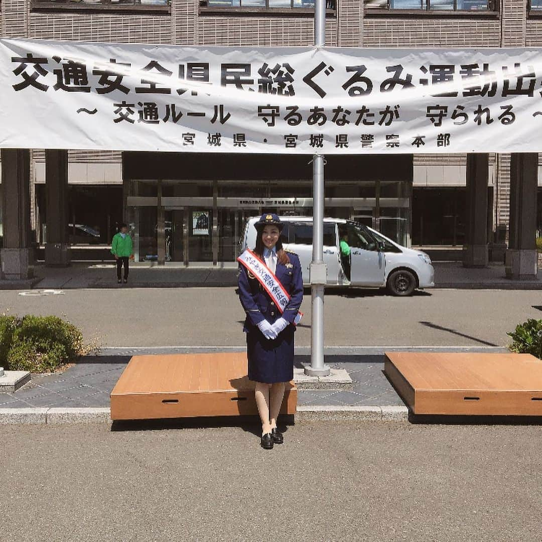 佐藤あり紗さんのインスタグラム写真 - (佐藤あり紗Instagram)「. . . 交通安全県民総ぐるみ運動出発式に 参加してきました🙋 . みやぎ交通安全広報大使を 1年間頑張ります。 . 私自身も運転する機会が多いので 運転には気をつけます。 . 皆さんも 後部座席のシートベルトの着用の徹底や 自転車の通行マナーの確認等をし、 悲惨な事故をひとつでも減らせるようにしましょう🏐 . . 投稿✍📸 Part2️⃣ . . #みやぎ交通安全広報大使 #警察官 #POLICE #大使 #宮城県警 #宮城県 #仙台市 #イベント #パレード #バレーボール #リガーレ仙台 #佐藤あり紗」5月11日 20時35分 - arisa_chu