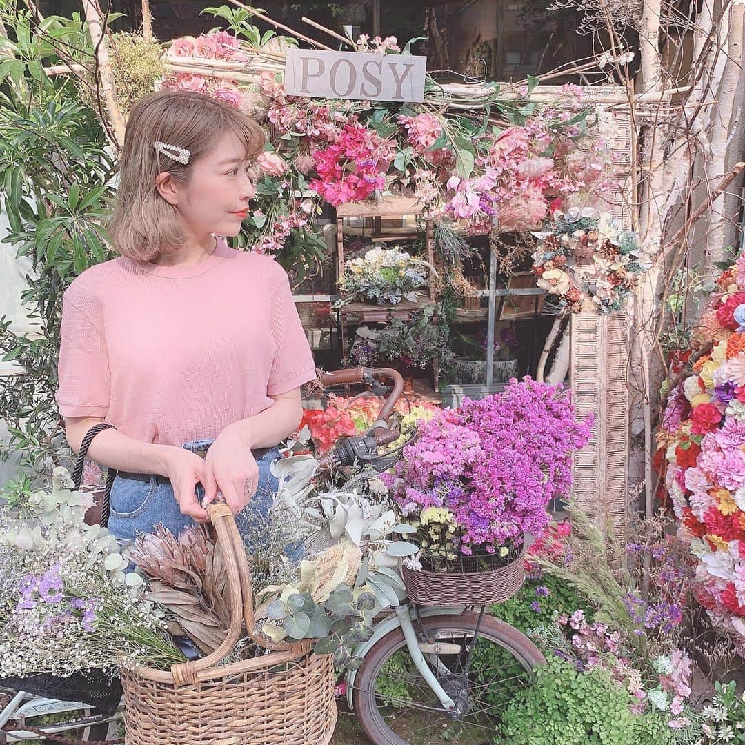 ひこ乃さんのインスタグラム写真 - (ひこ乃Instagram)「💐⠀ ⠀ 名古屋でぷらり歩いてたらとてもかわいい お花屋さん見つけた𓅸⠀ ⠀ でもそれより何よりもこのトップス、 ユニクロのサーマルなの！！メンズなんだけど 激カワすぎて速攻ゲットした！！ おまけにデニムのショーパンはフォーエバーで これまた激安でハイウエストなのが可愛すぎて 速攻ゲットぉぉ𓍯⠀ ⠀ #サーマル#お花屋さん」5月11日 20時43分 - hikono0909