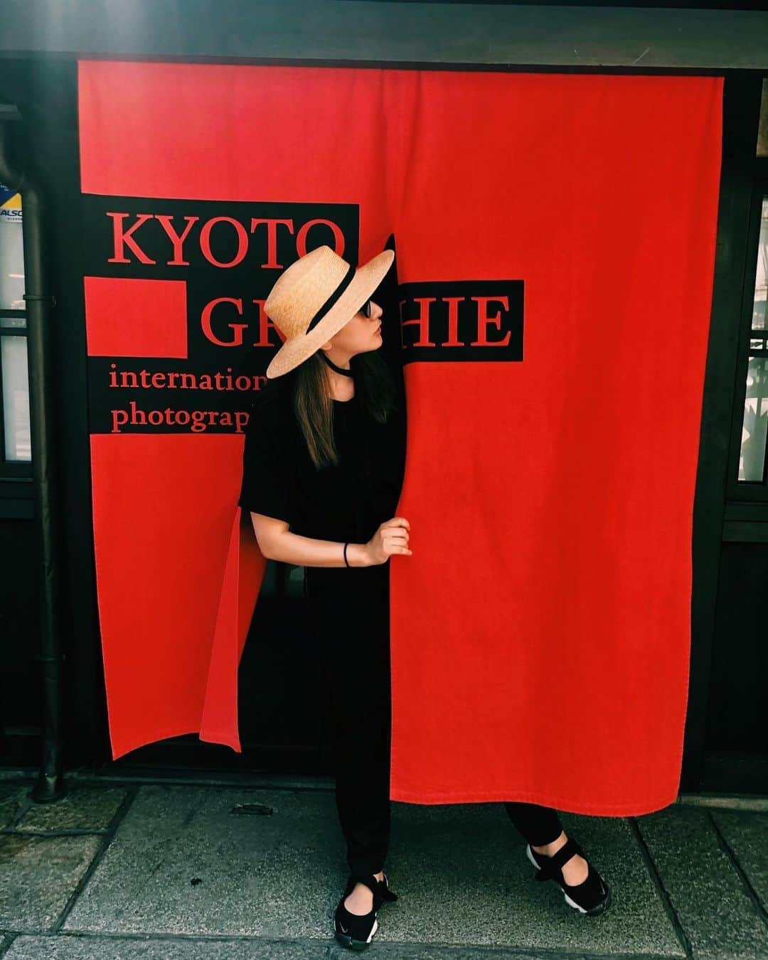 Saki のインスタグラム：「ギリギリ間に合いました📷♥️ ジョアンが昼寝中に(夫婦交代制🤝笑)ひとりでゆっくり見れた What Wonderful World 🎪 #weronikagesicka  素敵な世界観でした〜👩🏻‍🦰🌹👩🏼🎀 #kyotographie #kyotographie2019」