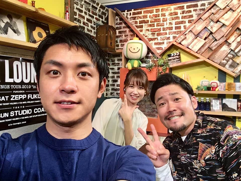 藤村晃輝さんのインスタグラム写真 - (藤村晃輝Instagram)「今週も収録終了しました！今回は秘境者〜特別編〜で森さんと藤河内渓谷でキャンプに挑戦してきました⛺️✨皆さんキャンプは好きですか〜⁉️僕はテントを張るのも初めてだったんですが…一体どんなキャンプになったんでしょうか。5月12日(日)23時25分から。令和になって初めての放送です。よろしくお願いいたします！ #スパーク魂 #和田綾香 #森祐作 #藤村晃輝  #この2人の組み合わせで上手くいくはずかない #の割に写真ではイキろうとする癖 #くせがすごい #キャンプ #自然 #川 #アウトドア #グランピング #camp #nature #river #outdoor #glamping」5月11日 21時10分 - fujimura_koki_tos