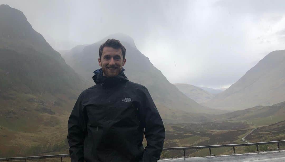 アレックス・ガメリンさんのインスタグラム写真 - (アレックス・ガメリンInstagram)「I didn't spot Nessie at Loch Ness, but I did make another friend! 🐂 The Highlands were absolutely magical • • • #scotland #highlands #lochness #travel #vacation #wanderlust」5月11日 21時05分 - instagamelin