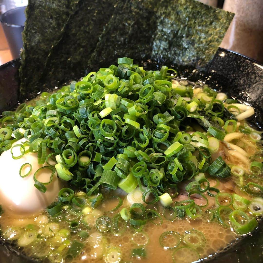 中谷一馬のインスタグラム：「#日吉 #銀家 #味玉 #青ネギ #らーめん #朝ラー  #AM5時 から営業で、#街頭活動 前後に行けるのはとても嬉しい(￣▽￣) #立憲民主党 #衆議院議員 #中谷一馬 #訪れたラーメン店1000軒以上 #心の友はダイエットの敵」