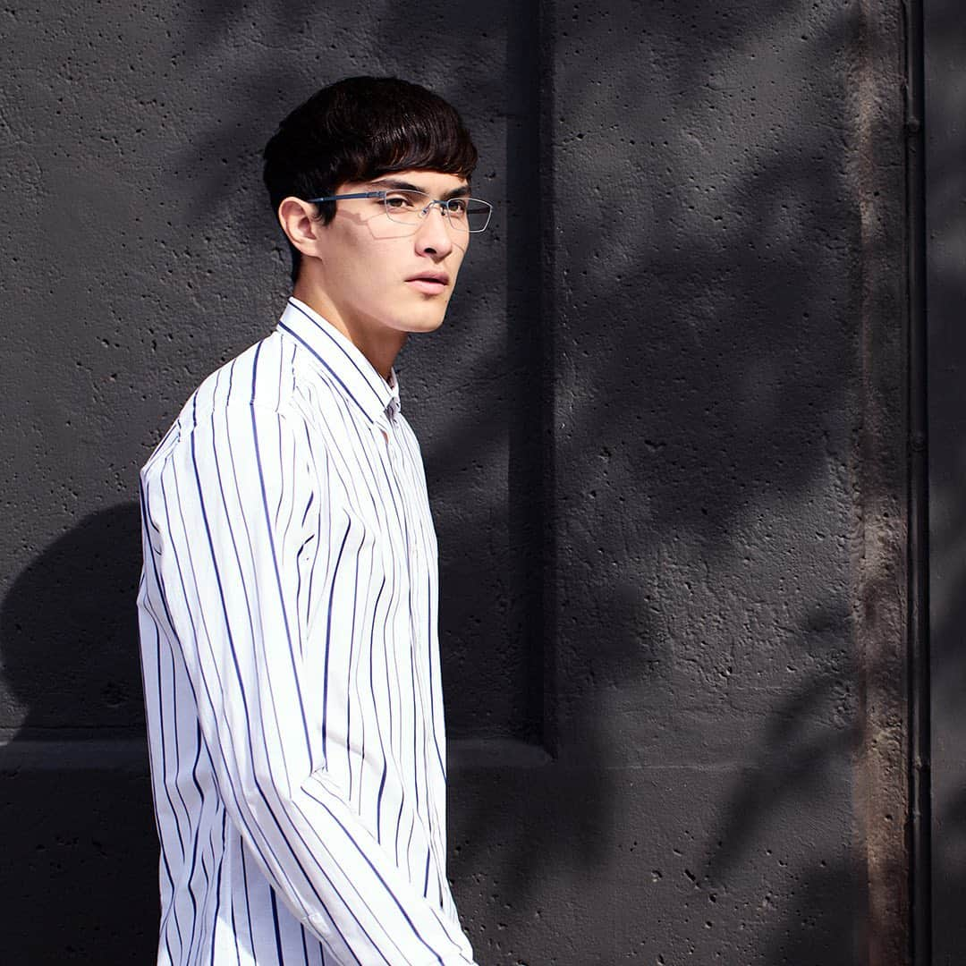 JINS公式さんのインスタグラム写真 - (JINS公式Instagram)「JINS Look 2019 spring & summer . #JINS #LOOK #LOOKBOOK #19ss #springsummerfashion #springfashiontrends #春夏 #春夏ファッション #春ファッション #夏ファッション #春夏新作 #eyewear #eyeglassesfashion #neweyeglasses #stripeshirts #shirtfashion #shirtstyles #ジンズ #ルックブック #メガネ #眼鏡 #眼鏡男子 #めがね男子 #シャツスタイル #シャツ好き #シャツが好き #シャツコーデ #シャツ男子 #メタルフレーム #シンプルな @jins_japan . 品番：MMN-19S-225 ※店舗により在庫状況・取り扱い商品が異なります。」5月11日 21時09分 - jins_japan