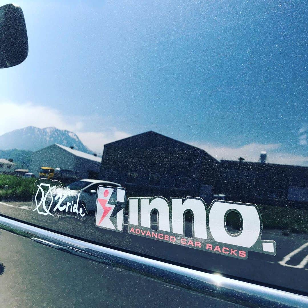 中村貴之さんのインスタグラム写真 - (中村貴之Instagram)「INNOのキャリアにカヤックを積んで海釣り。サイドバーが積み込みをサポートしてくれて、簡単に乗せられます👍 #inno #カヤック #カヤックフィッシング #ハイエース #海釣り」5月11日 21時28分 - taka_brew