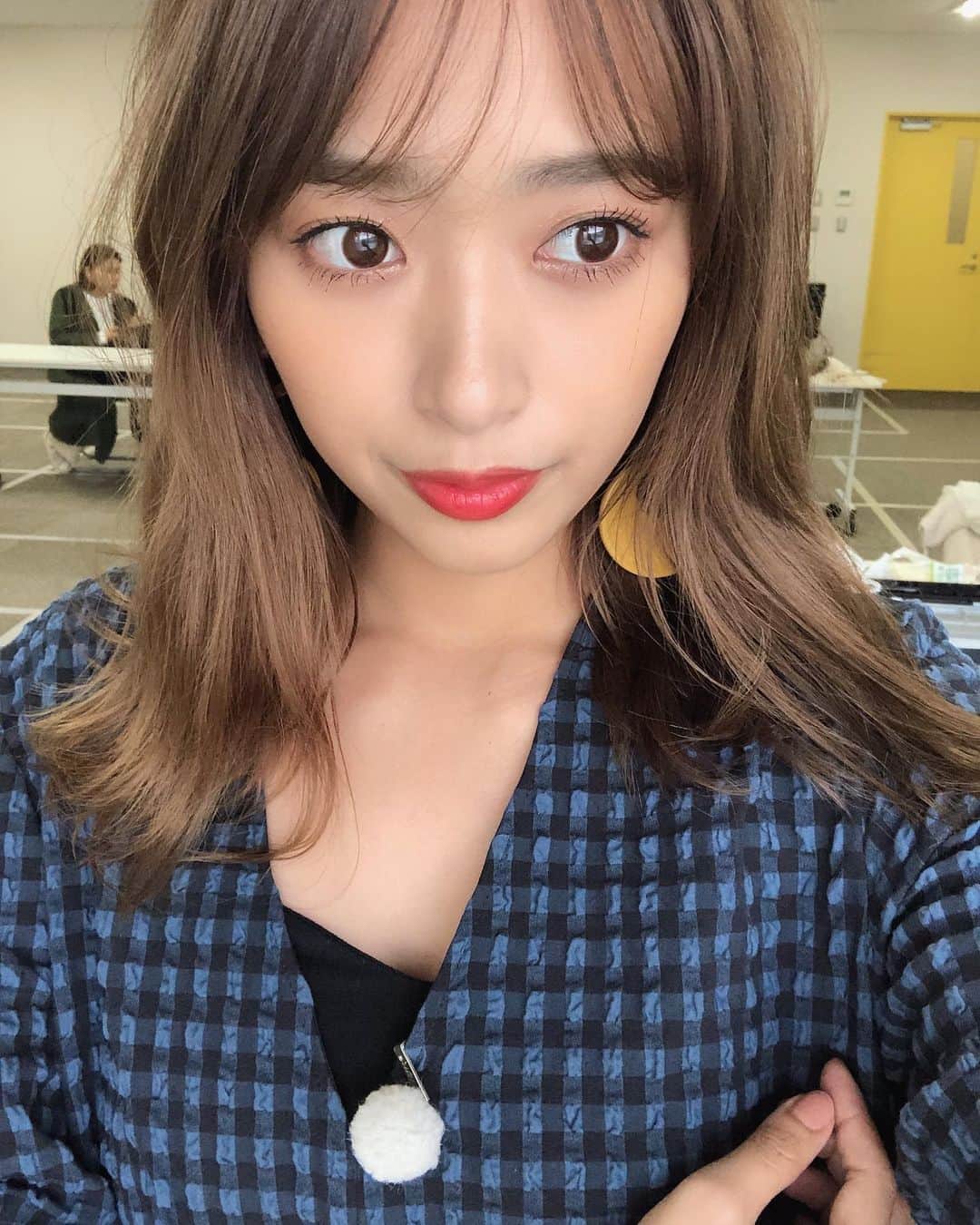 近藤千尋のインスタグラム：「最近自撮りが無い🥺と 言ってくださる方が居たので…❤️笑  そして！ イベントのお知らせです📢  岡山県消費者被害撲滅デーの PRイベント に参加します‼️ 5/19（日）ファジアーノ岡山対 FC琉球の試合前とハーフタイム イベントに参加します✨✨ 時間:15:40～16:15 場所: シティライトスタジアム ［岡山市北区いずみ町2-1］ スタジアム前広場  トークショーは参加無料です🥰 是非皆様会いにきてください🎵」