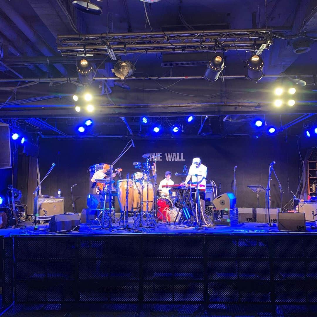 のインスタグラム：「本日、台北はTHE WALLにてYSIG初台湾ライブです！ 遅めの20:30オープン、21時スタートです！ 対バンのl8chingもめちゃくちゃカッコいいのでお近くの方は是非！！！！！ #YSIG #l8ching」