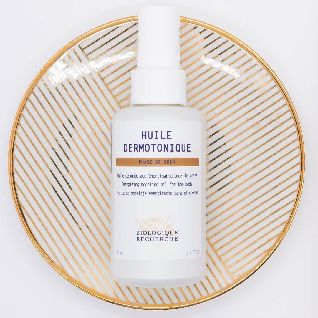 Biologique Recherche Indiaさんのインスタグラム写真 - (Biologique Recherche IndiaInstagram)「Huile Dermotonique:  Result: Tones and activates elimination.  Product: This toning body oil activates elimination and reduces "orange peel skin". It is recommended for all skin types and is ideal for loose skin slackened by rapid weight loss.  Usage: for easier absorption, apply a few drops of Huile Dermotonique after your shower or bath on skin that is still slightly wet. Only apply the amount of oil the skin can absorb. Vigorously rub the areas requiring treatment and then massage from the feet up the body to activate the blood circulation. Twice a week, before your bath, rub yourself with a few drops of Huile Dermotonique. Then soak in a warm bath (30°C maximum). When you get out of the bath repeat the application.  This ritual enhances the product's effects.  For more information or purchases, please DM us.  SoulSkin - Your BIOLOGIQUE RECHERCHE ambassador in #India. -  #SoulSkin #BiologiqueRecherche #IloveBR #BuildingBetterSkin #skincare #br #mumbai #maharashtara #passion #expert #skin #skinexpert #skinroutine #skinhealth #skincaretips #healthyskin #skininstant #antipollution #breath #nature #beauty #getready #cosmetics #cosmetic #frenchcosmetics #frenchbeauty #facecare #bodycare #ambassadedelabeaute」5月11日 21時26分 - biologique_recherche_india