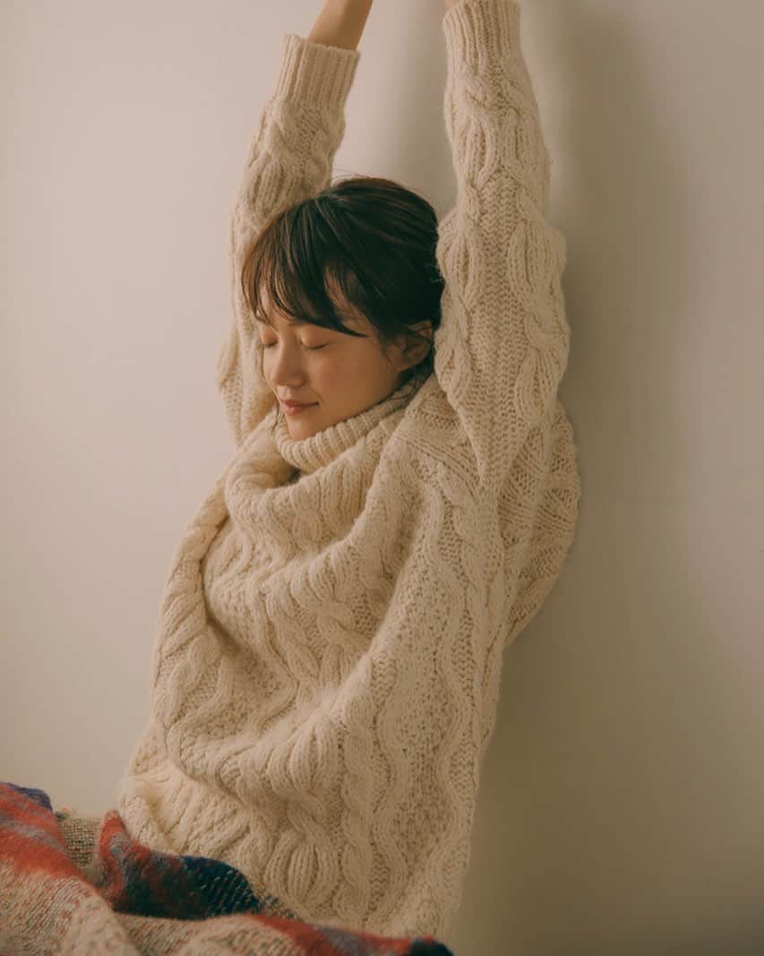 夏目志乃さんのインスタグラム写真 - (夏目志乃Instagram)「大きく背伸びをして ， #コメント嬉しい」5月11日 21時31分 - shinonatsume