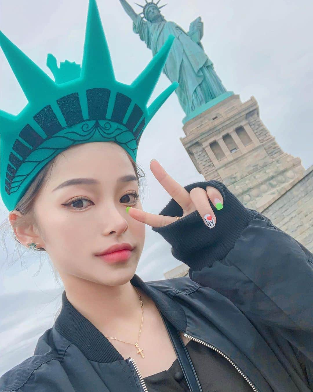 カン・ギョンミンさんのインスタグラム写真 - (カン・ギョンミンInstagram)「🗽 신우랑 좋은 추억 만드는중 🗽  #자유의여신상  #굠민in🇺🇸 #굠민투어🗺」5月11日 21時35分 - kkmmmkk