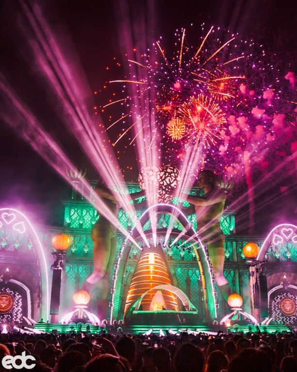 EDC Japanのインスタグラム：「EDC Japan 2019、1日目が大盛況にて終了いたしました❗️明日も最高の空間で思い出を創りましょう。明日からご参加の方もよろしくお願いいたします🙏2日目もBOX OFFICEにて当日券を販売いたします🎟⠀ ⠀ What an incredible Day 1, thank you! 🙏 Let's create more memories tomorrow. 🤗 Day 2 passes are available at the Box Office! ⠀ #EDCJapan」