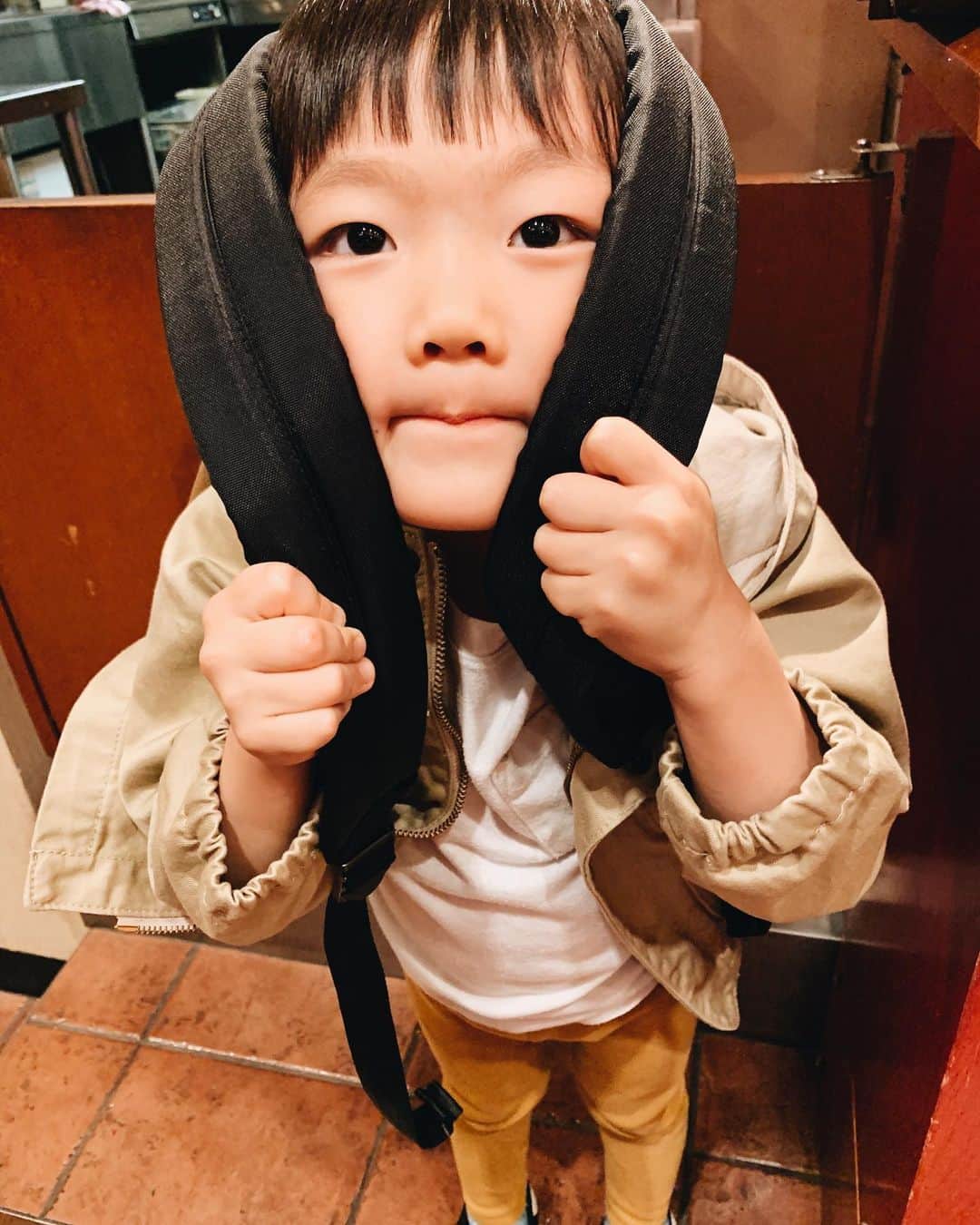 花盛友里のインスタグラム：「荷物手伝って持ってくれる人。」