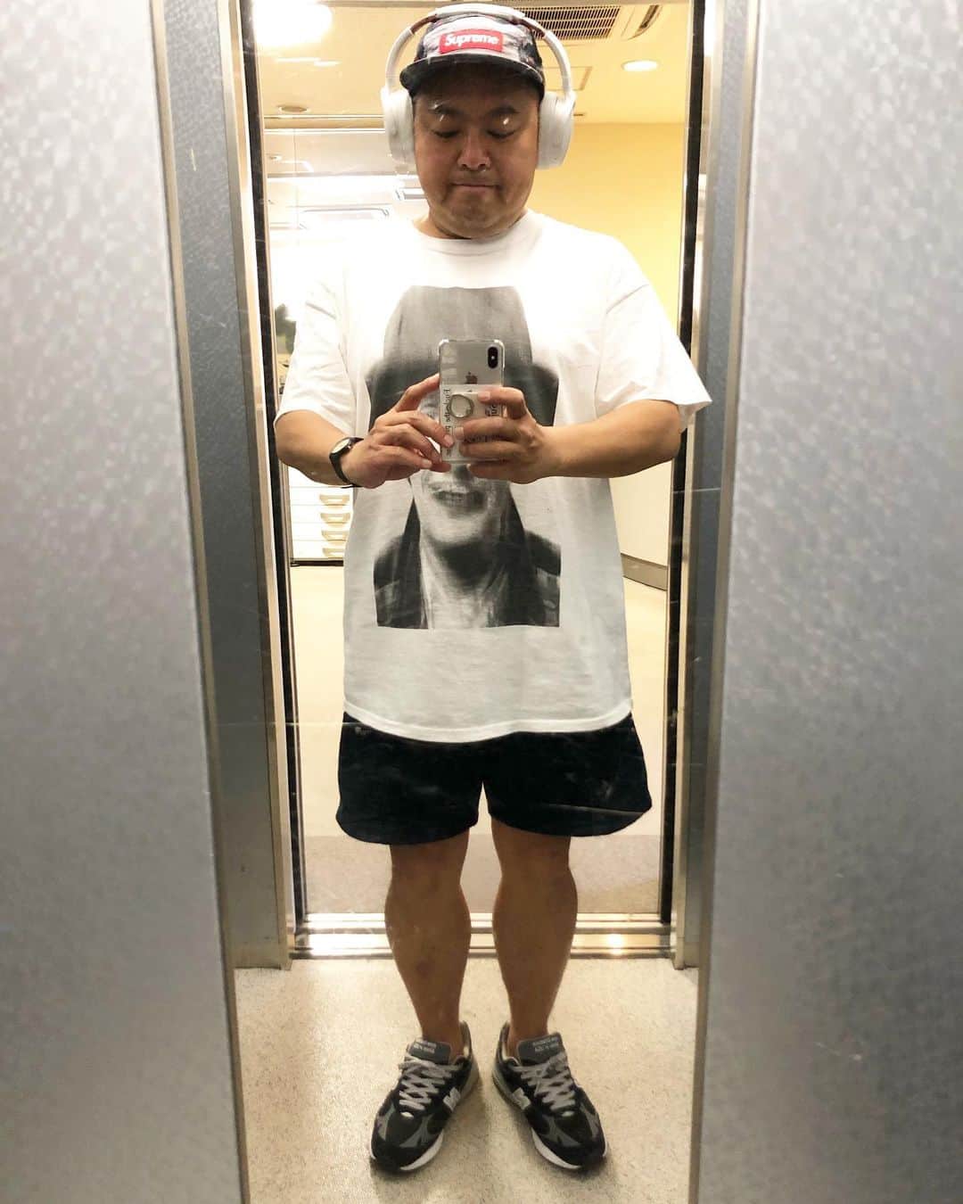 大地洋輔のインスタグラム：「大阪！ 夏！ 暑かった！  Tシャツ @bowwow__official  パンツ @cupandcone_jp  スニーカー @newbalance  スニーカー購入は @apple_butter_store  New balanceの993はホント名作！ 買えてよかったです！！ ヘッドフォンは @skullcandyjapan」