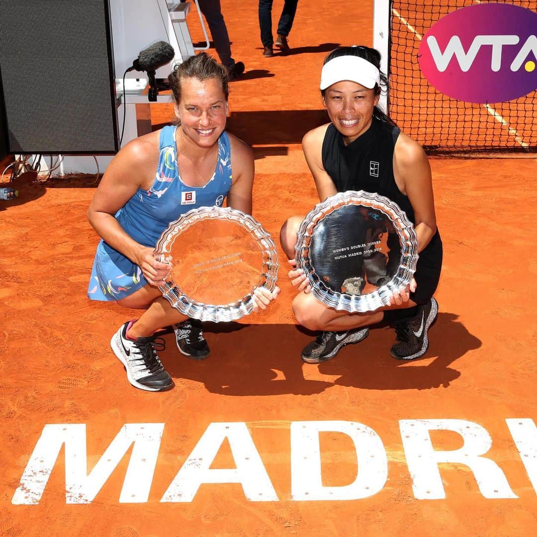 WTA（女子テニス協会）さんのインスタグラム写真 - (WTA（女子テニス協会）Instagram)「Congrats to the Doubles Champs! @sw.hsieh @barborastrycova 😄🏆😄🏆 #MMOPEN」5月11日 22時15分 - wta