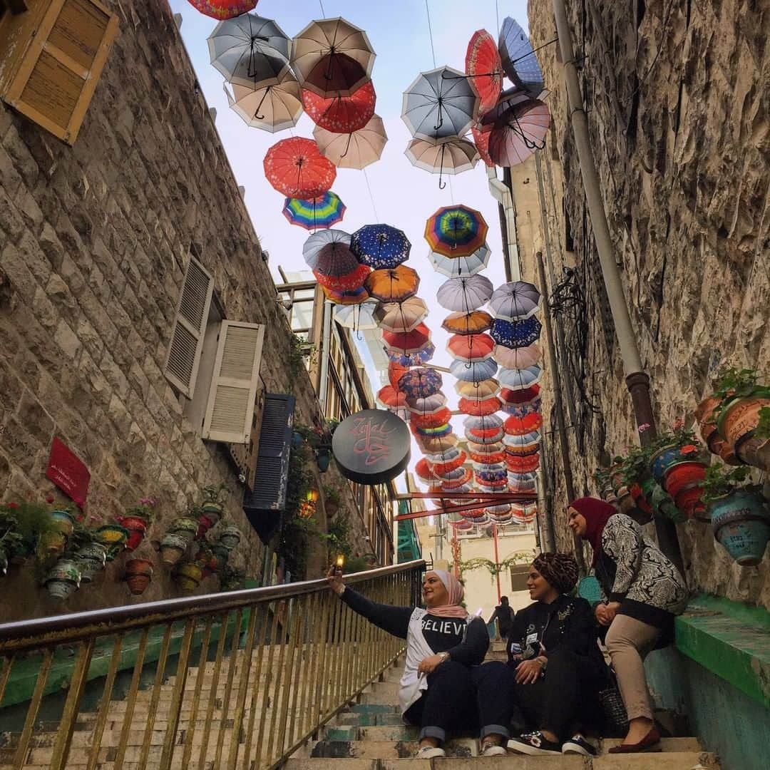 National Geographic Travelさんのインスタグラム写真 - (National Geographic TravelInstagram)「Photo by Muhammed Muheisen @mmuheisen | Downtown Amman, known as ‘Al Balad’ one of the oldest areas of the capital of Jordan. For more photos and videos from different parts of the world, follow me @mmuheisen and @mmuheisenpublic #muhammedmuheisen #Amman #الاردن」5月11日 22時16分 - natgeotravel