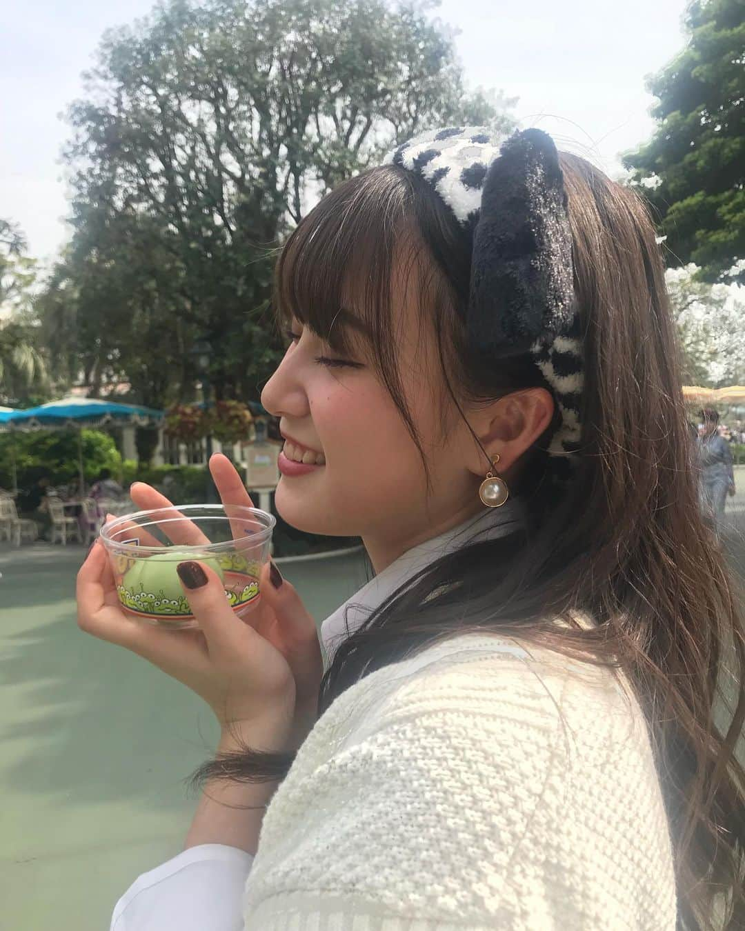 遠藤みゆさんのインスタグラム写真 - (遠藤みゆInstagram)「近すぎやねんて、笑笑 . #tdl #disneyland #disney #portrait #ポートレート #101匹わんちゃん #リトルグリーンマン #ljk #jk #彼氏目線 #followme  #likelike #近い #ねんて #笑」5月11日 22時26分 - endoomiyu