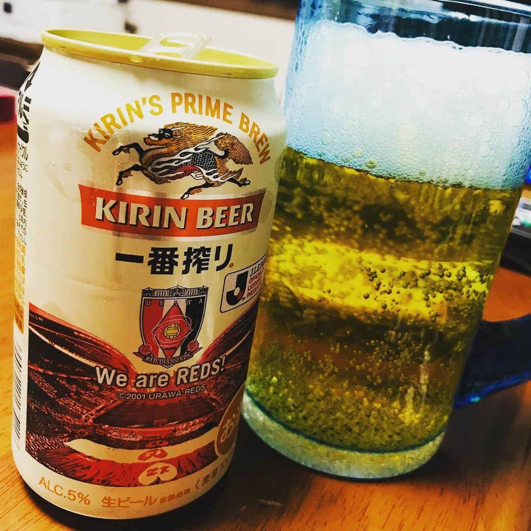 堀井亮佑のインスタグラム：「浦和レッズ缶。埼玉の実家にて。#beer #堀井ビールログ #浦和レッズ」