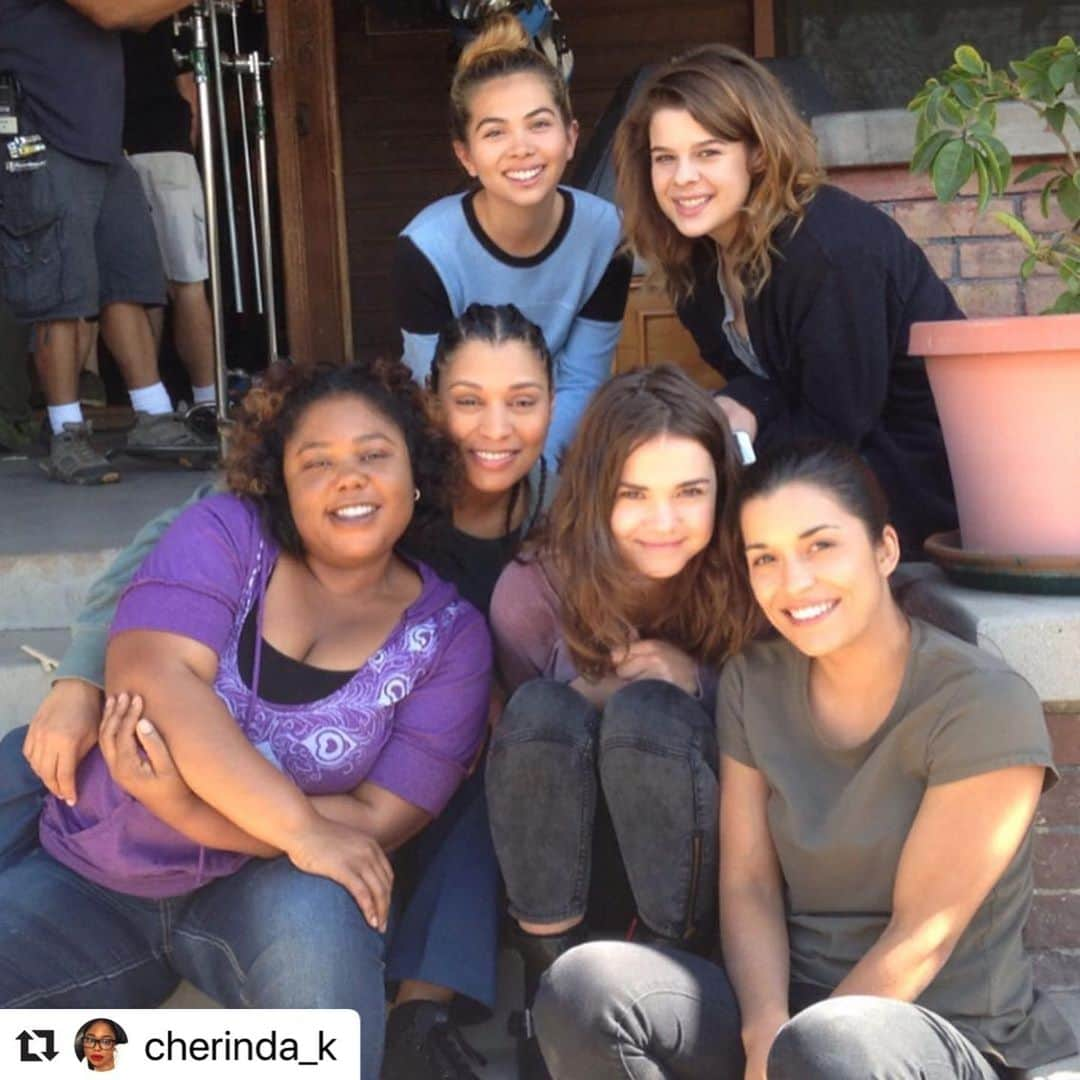 ダフニ・クラークさんのインスタグラム写真 - (ダフニ・クラークInstagram)「#Repost @cherinda_k with @make_repost ・・・ October 2013 on set of The Fosters ~ Girls United ~ Gang Gang 😜 Just a little #flashbackfriday for my Anna Boo 😘 @ahhannamarie #thefosters #girlsunited #gugirls #kiara #daphne #becka #gabby #cole #carmen #funtimes #setlife #abcfamily #freeform @cherinda_k @daffmc29 @ahhannamarie @hayleykiyoko @tomphelan9 @aliciamariesixtos @maiamitchell」5月11日 22時39分 - daffmc29