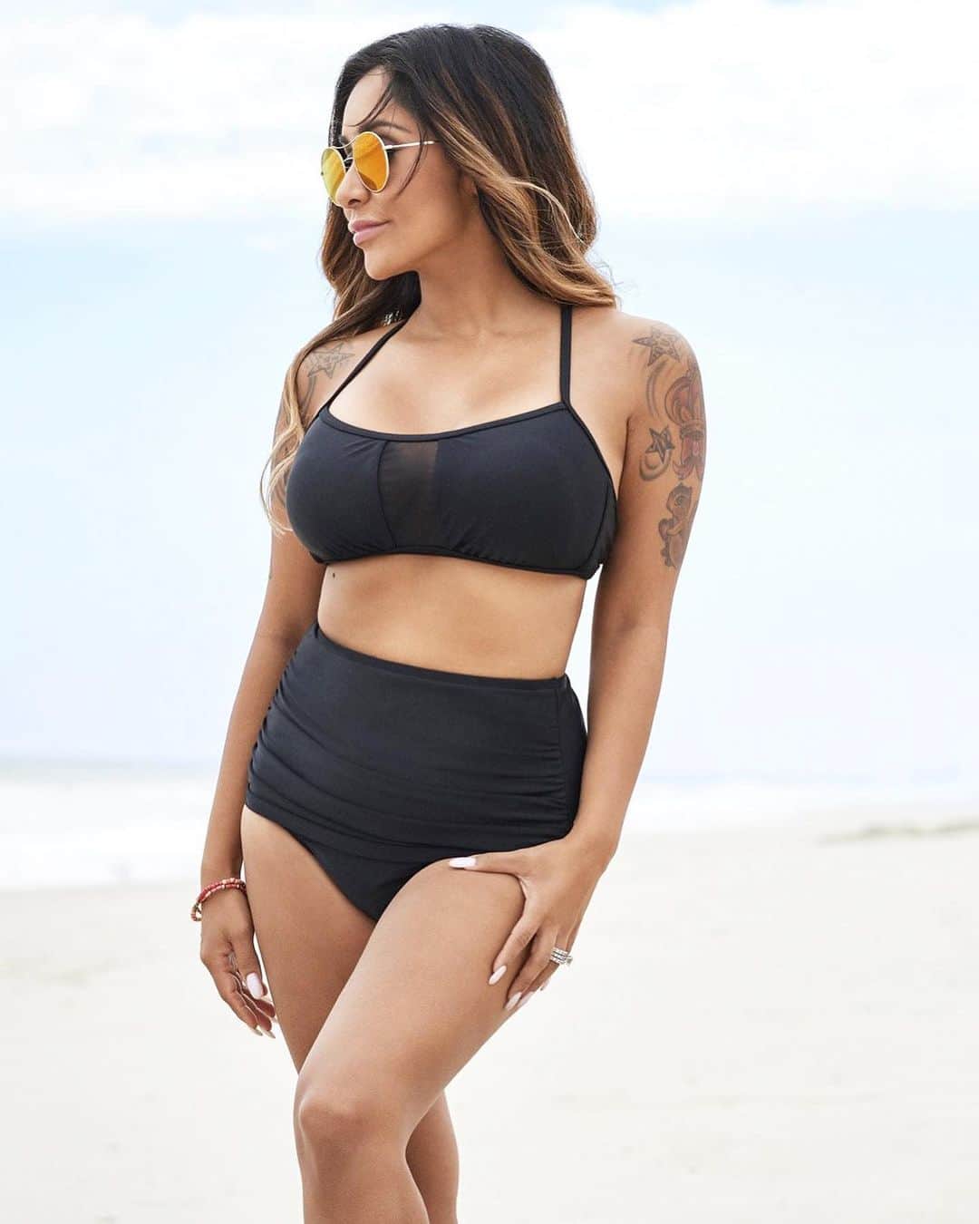 ニコール・ ポリッツィのインスタグラム：「Can’t wait to get my summer body back after this baby & rock my SNOOKINIS❤️ This is my Black Mesh style! Use code: BOGO30 for 30% off bottoms when you purchase the top #thesnookishop  @thesnookishop  IN STORE & ONLINE 🔥  LINK IN STORY TO PURCHASE! Top and bottoms are separates & available in mix & match」