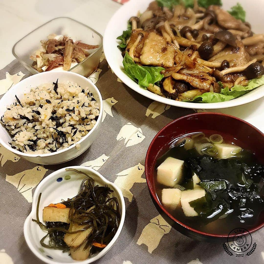 名倉右喬さんのインスタグラム写真 - (名倉右喬Instagram)「‪肉、海産物、大豆、食物繊維、‬ ‪青物野菜。‬ ‪それぞれバランスを取ると‬ ‪こうなるわけやな。‬ ‪今日は海産物の割合多めだが。‬ ‪高野豆腐のお吸い物‬ ‪なかなか良いぞ。‬ ‪#はげごはん ‬」5月11日 22時51分 - ukyo.nagura