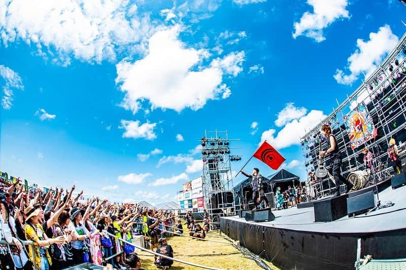 Tatsuya Amanoさんのインスタグラム写真 - (Tatsuya AmanoInstagram)「Live at MIYAKO ISLAND ROCK FESTIVAL 2019🇯🇵 2年振りの宮古ロックフェス、晴れの下で大暴れ。 かなり暑かったですが爆音で気持ちよかった！ 皆さんありがとうございました🤘🏻💥 See you next time!  Photo by @cazrowaoki」5月11日 23時04分 - tatsucrossfaith