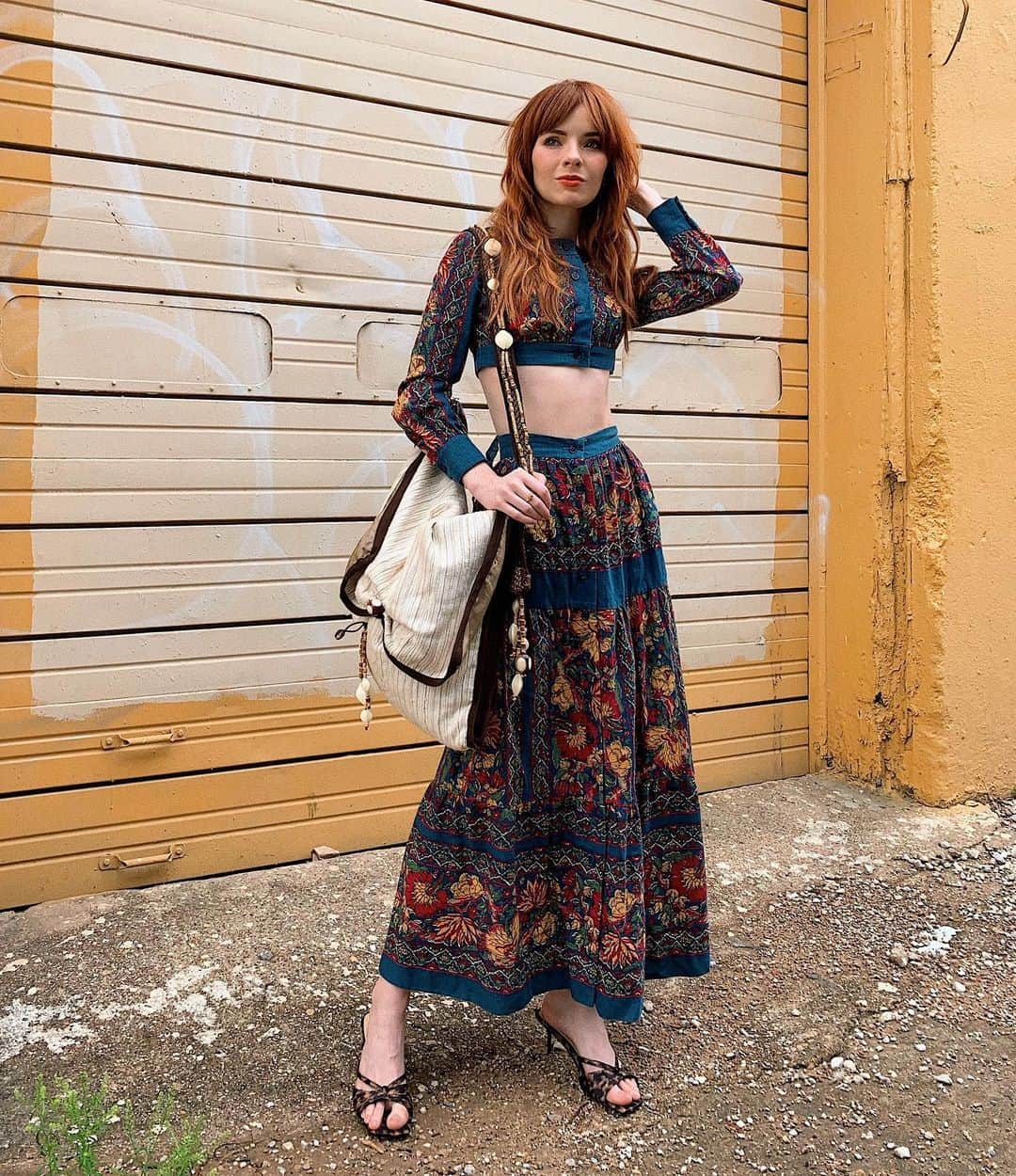 ジェーン・アルドリッジのインスタグラム：「A 70s two piece set I’ve been dying to wear forever 💃🏻 the colors in the fabric!」