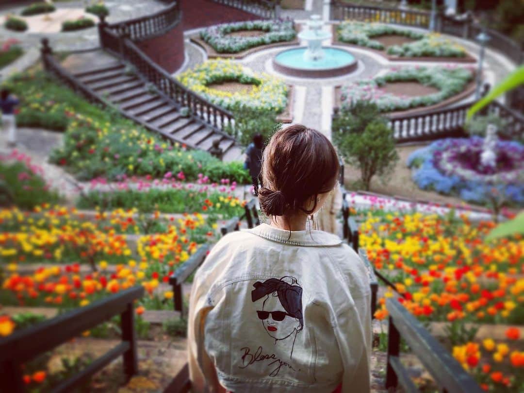 黒澤詩音のインスタグラム：「*﻿﻿ ﻿﻿ ﻿﻿ #atami﻿﻿ ﻿ ﻿ #時差スタグラム photo  by @gacchandayo @toomoocoomoco thx💗💗﻿ ﻿﻿ ﻿﻿ #flower #flowergarden #shizuoka #akaoherbandrosegarden #trip #熱海 #旅行 #アカオハーブアンドローズガーデン」