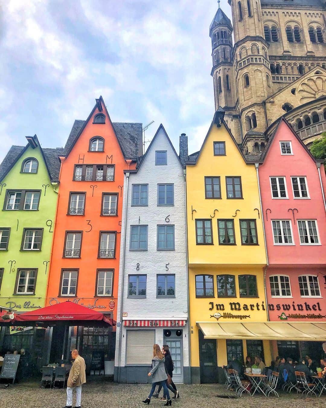 のインスタグラム：「Happy Weekend from #cologne ✌️ 🇩🇪」