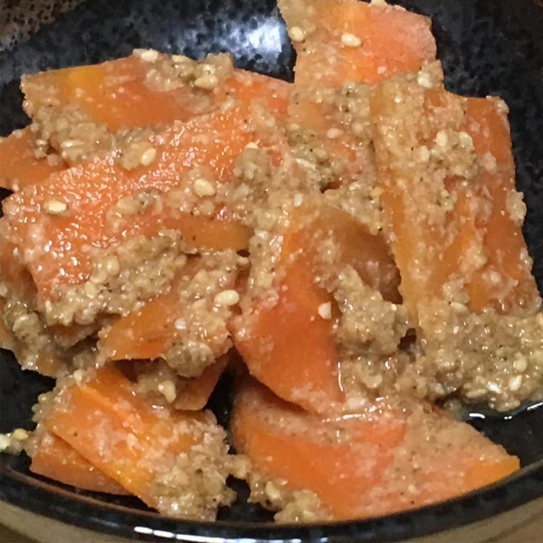 柳家さん生さんのインスタグラム写真 - (柳家さん生Instagram)「5/12朝ご飯だぁ〜 豆腐サラダ 人参胡麻和え 根菜蒟蒻のきんぴら #さん生 #煮物 #きんぴら #豆腐サラダ  #人参 #胡麻和え」5月12日 8時43分 - waraiguma1957