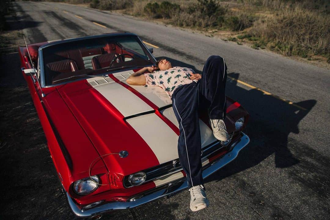 オースティン・ノースのインスタグラム：「Yeah, I'm gonna take my car to the old town road.」